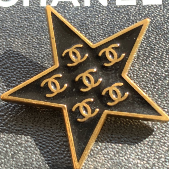 Vintage CHANEL Gold 💛 and Black 🖤 Six Star ⭐️Rare Pin Brooch Gold Tone CC Logo - Picture 14 of 14